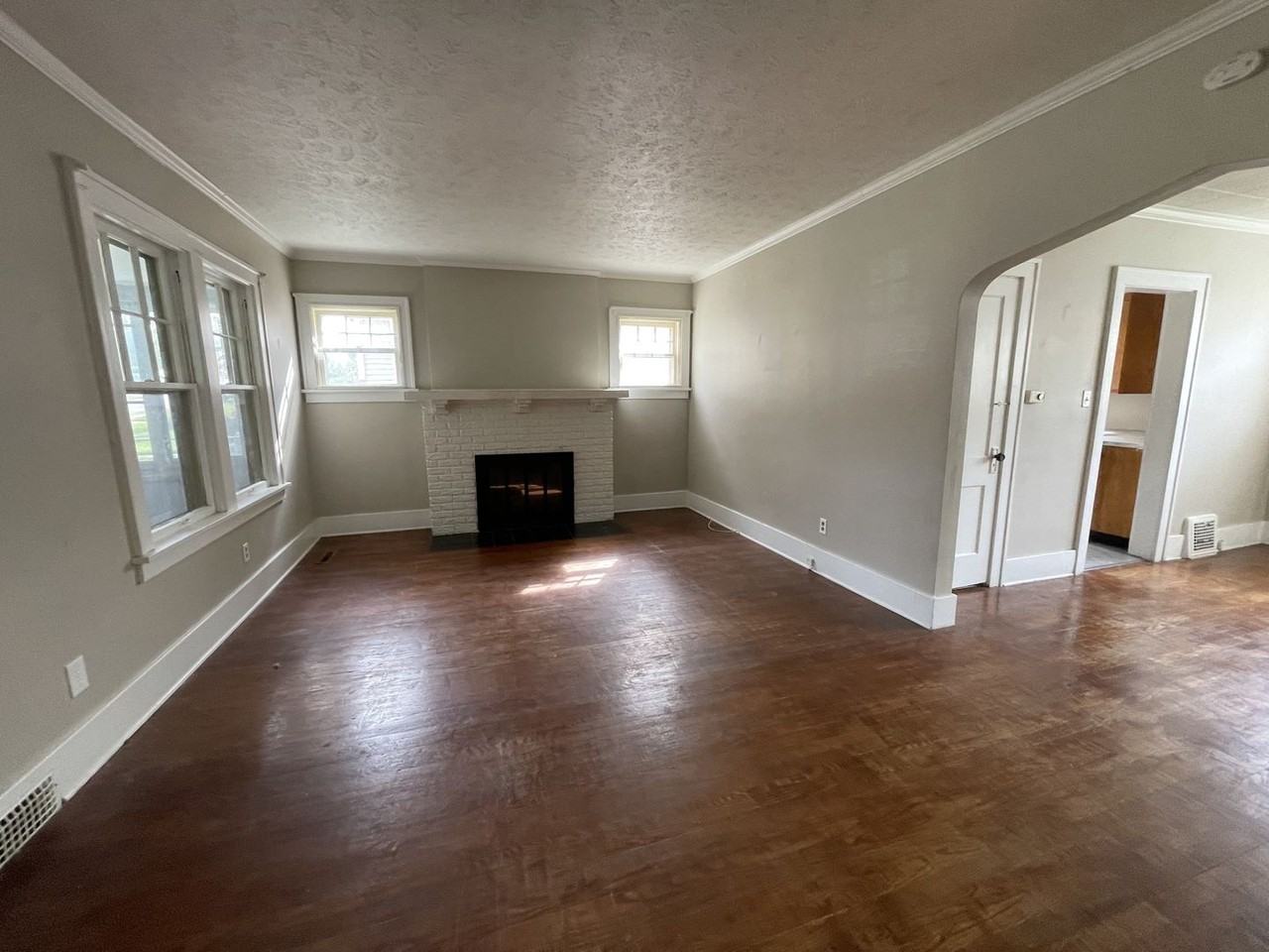 2587 Titus Ave - Photo 2 of 11