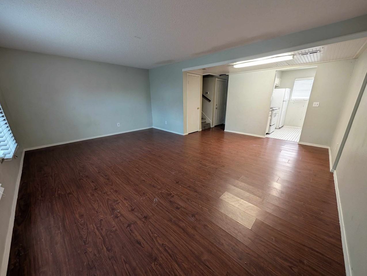 850 Greenvale Rd - Photo 2 of 9