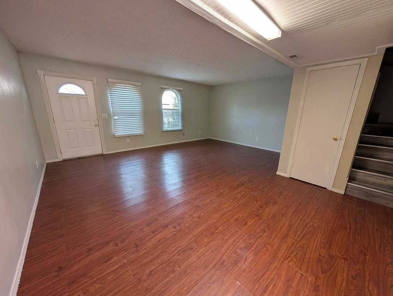 850 Greenvale Rd - Photo 4 of 9