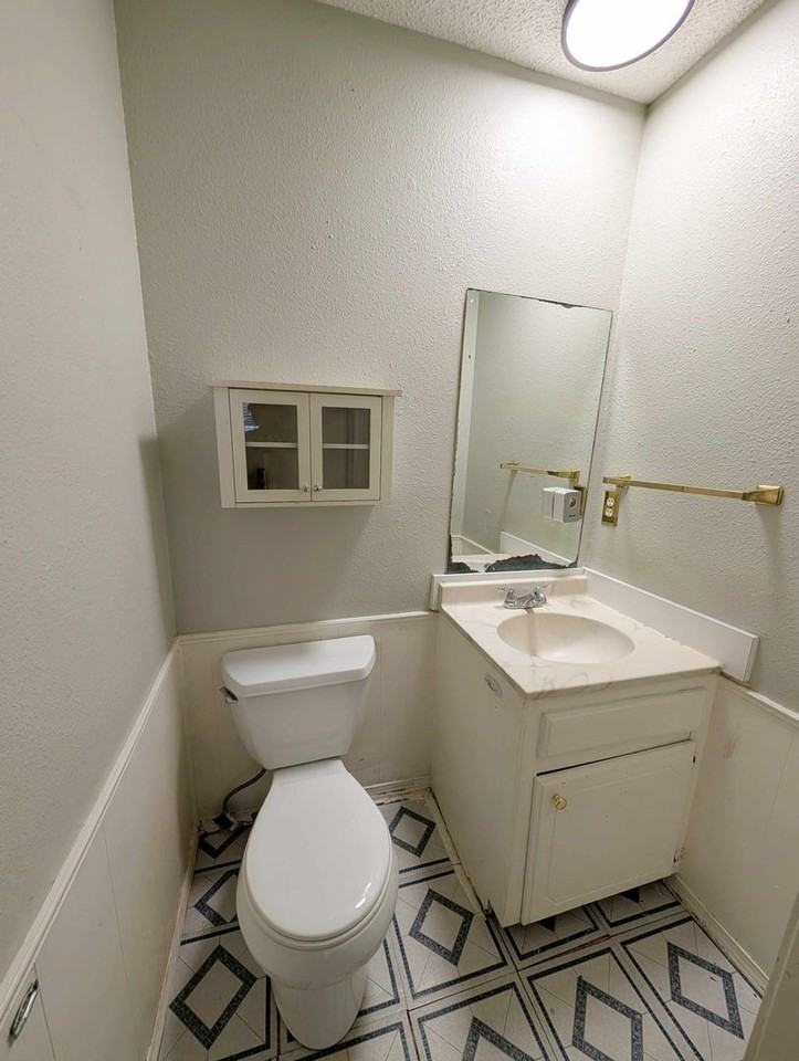 850 Greenvale Rd - Photo 5 of 9