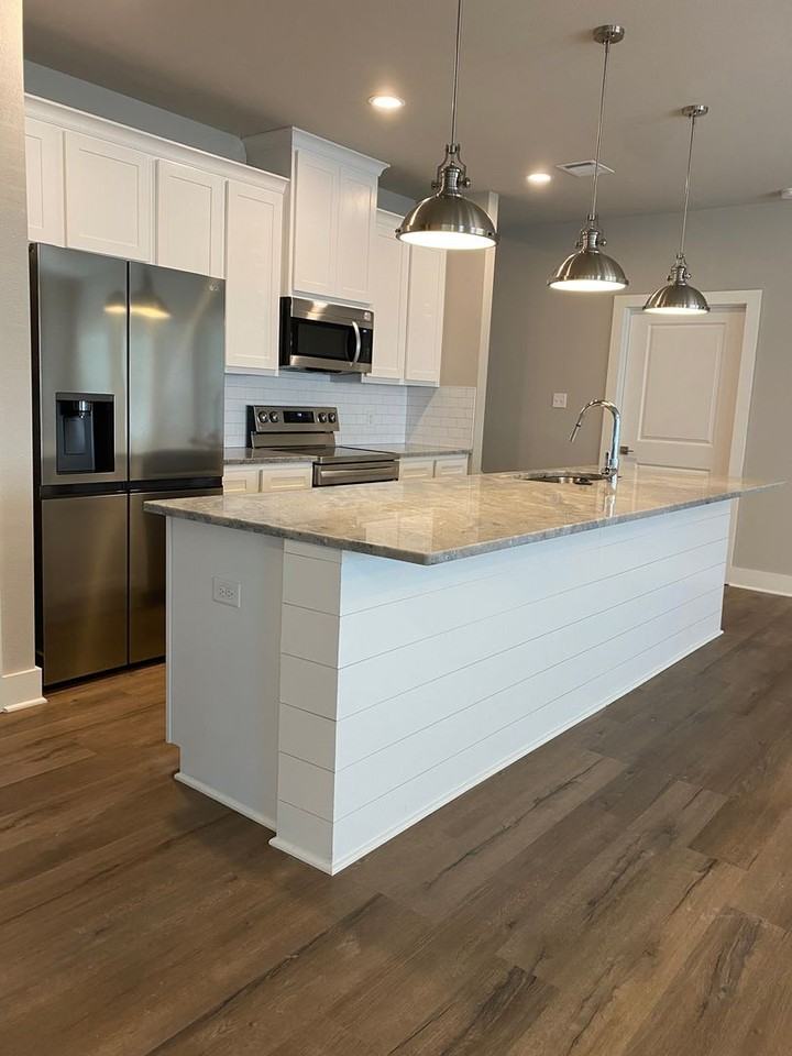 110 Richards St #A - Photo 7 of 32