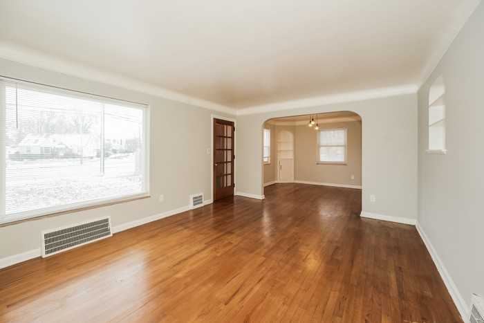 20831 Lake Shore Blvd - Photo 2 of 12