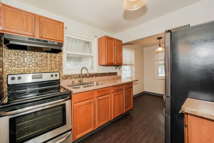 20831 Lake Shore Blvd - Photo 3 of 12