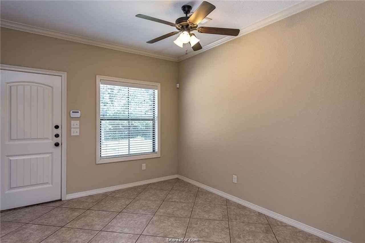 819 Churchill St - Photo 7 of 21
