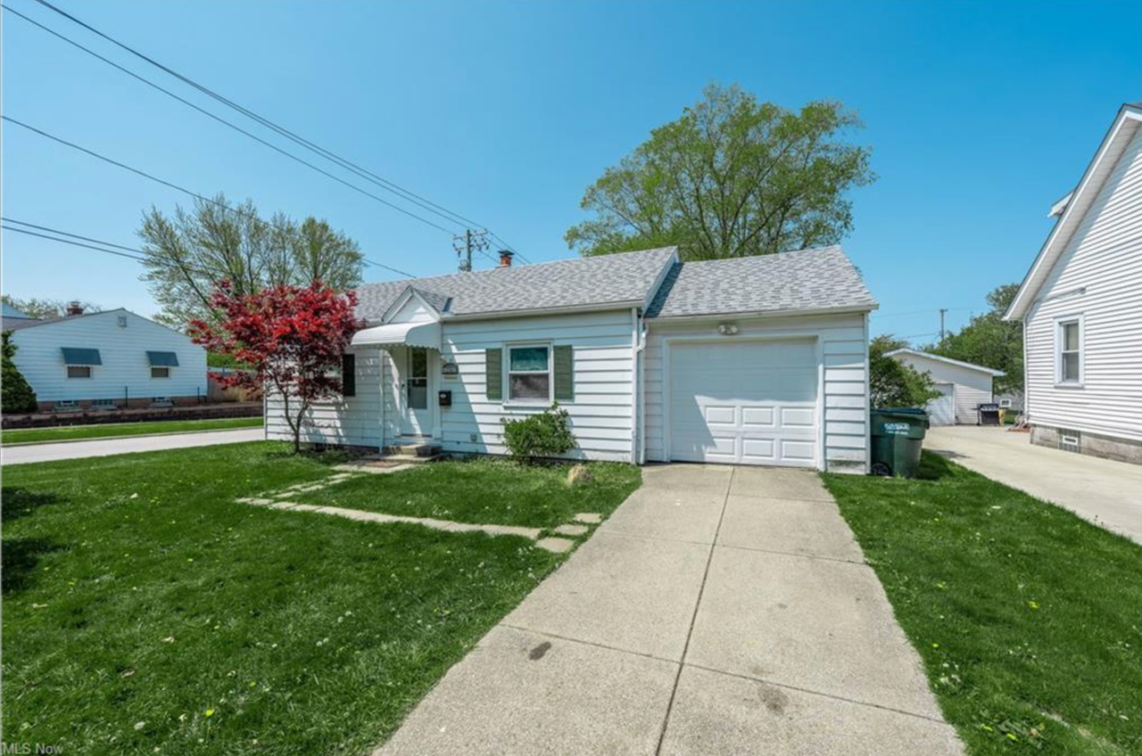1282 Summit Dr - Photo 2 of 22