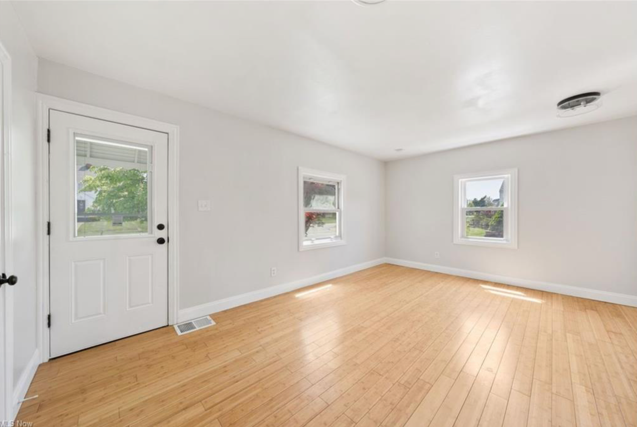 1282 Summit Dr - Photo 3 of 22