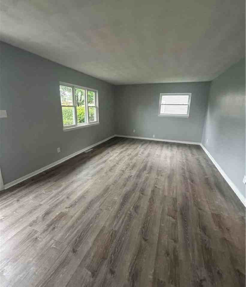 405 Declaration Rd - Photo 2 of 9