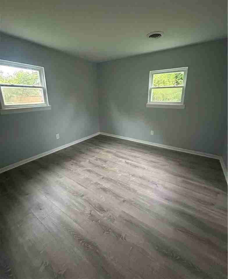 405 Declaration Rd - Photo 7 of 9