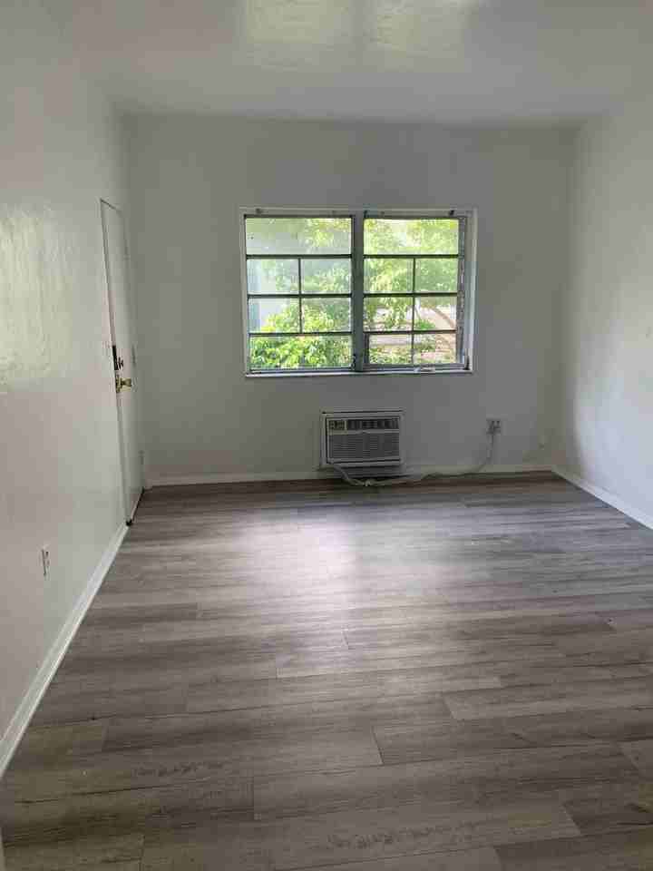 1350 Euclid Ave - Photo 3 of 9