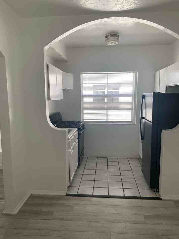 1350 Euclid Ave - Photo 4 of 9