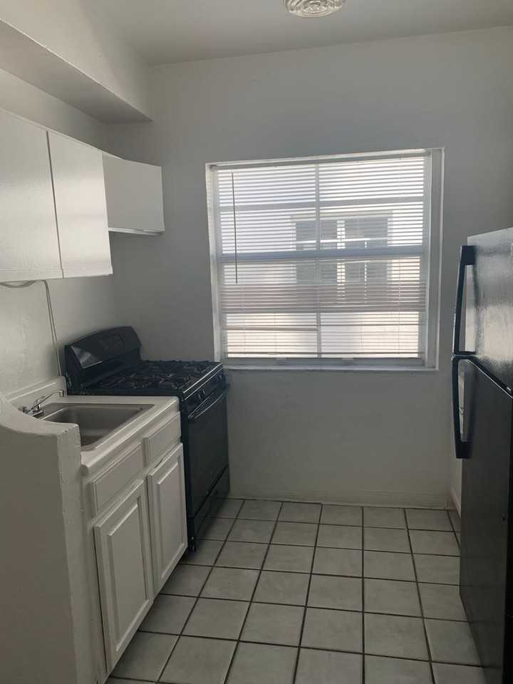 1350 Euclid Ave - Photo 5 of 9