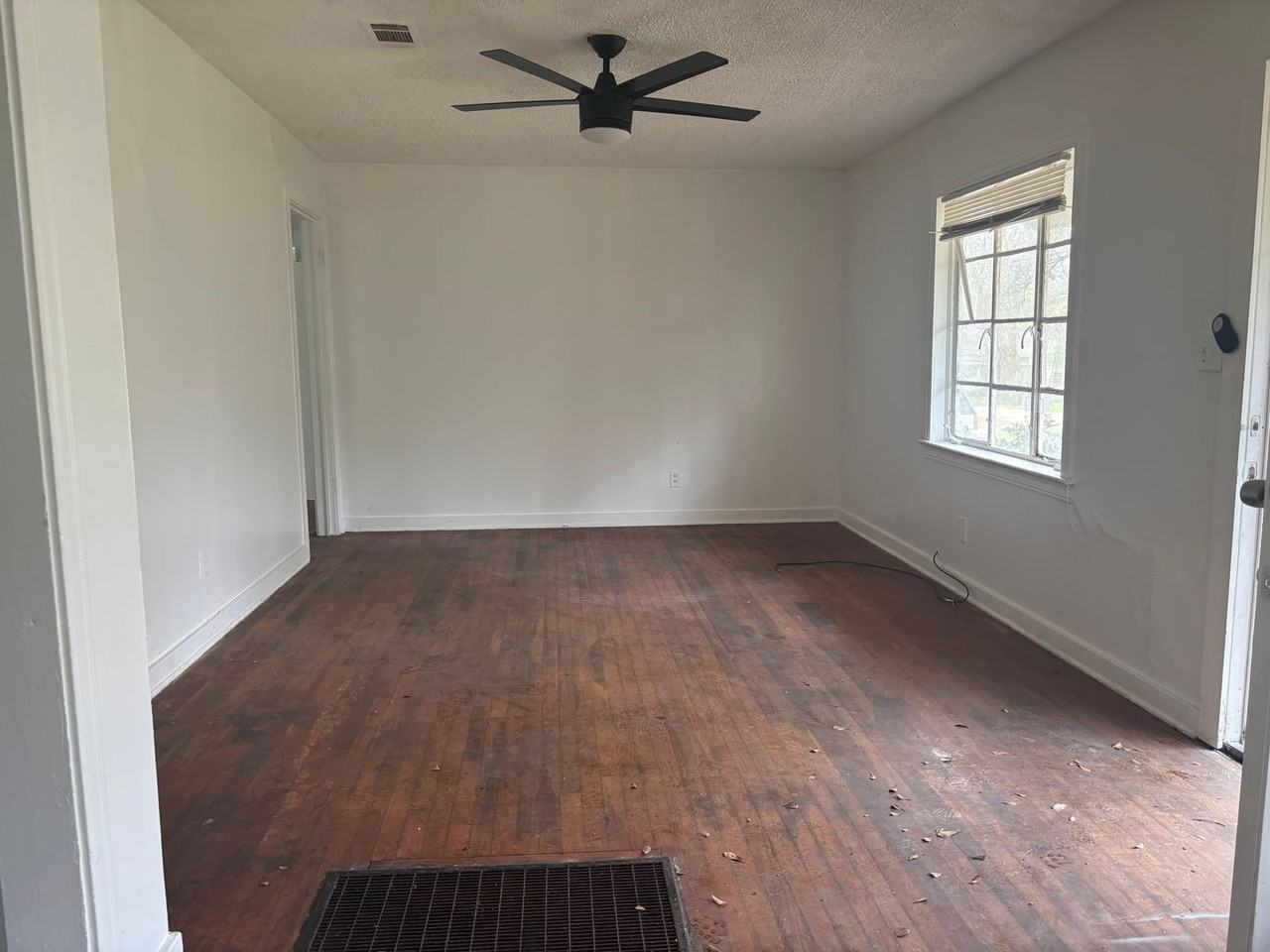 1734 Dixie Dr - Photo 4 of 10