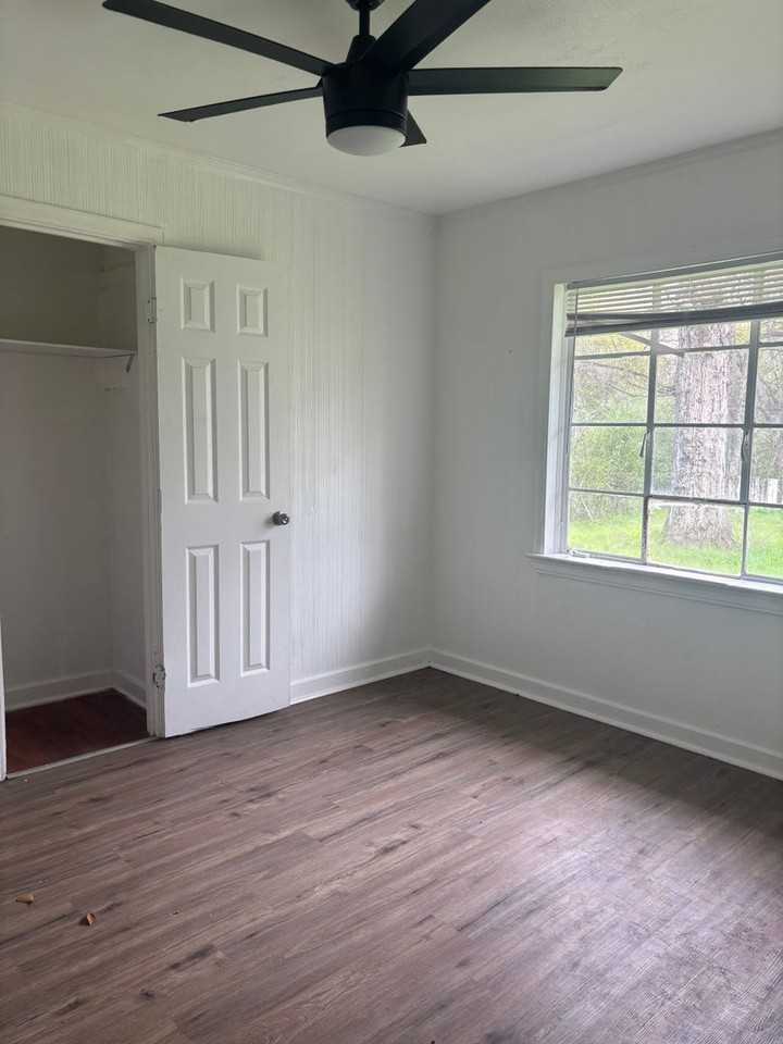 1734 Dixie Dr - Photo 5 of 10