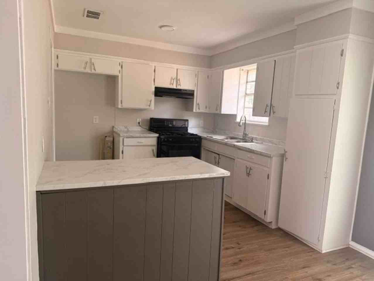 8706 Elbert Cir - Photo 2 of 11
