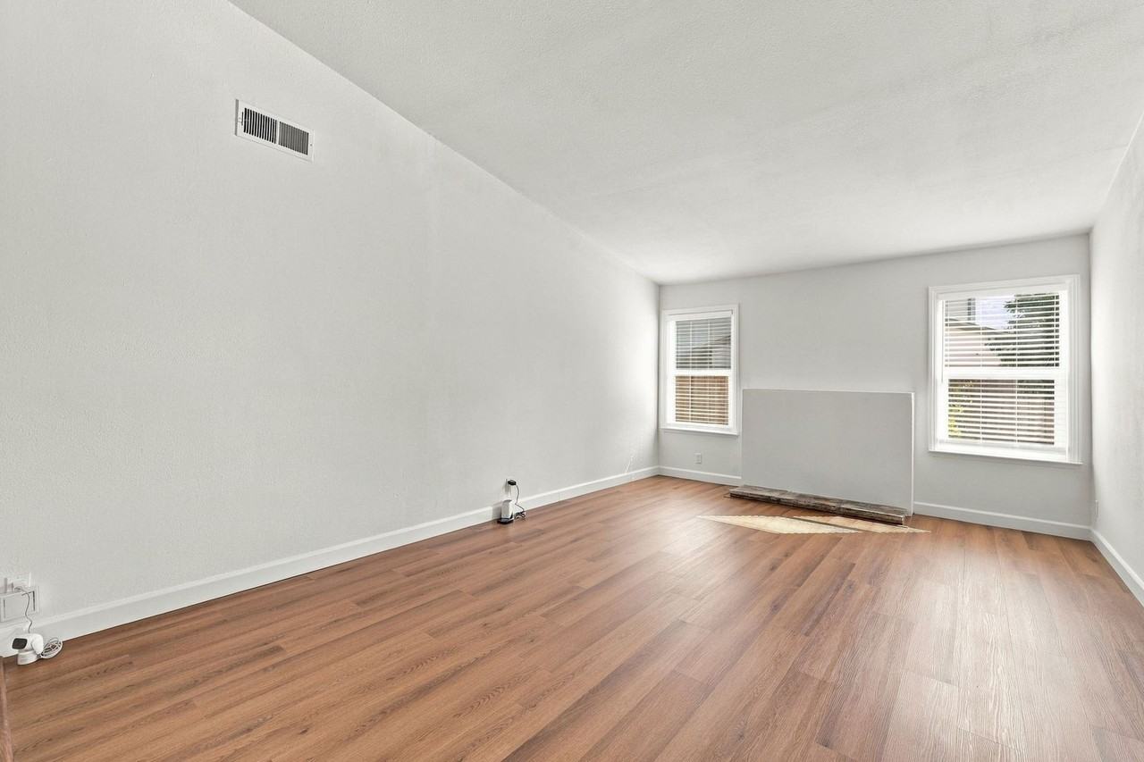 560 Glenburry Way - Photo 6 of 40