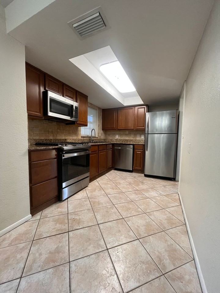 500 Southwest Blvd N - Photo 5 of 17