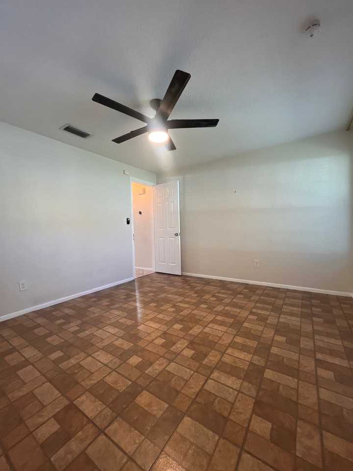500 Southwest Blvd N - Photo 7 of 17