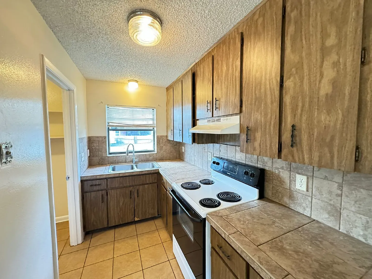 1250 Josephine St - Photo 4 of 6