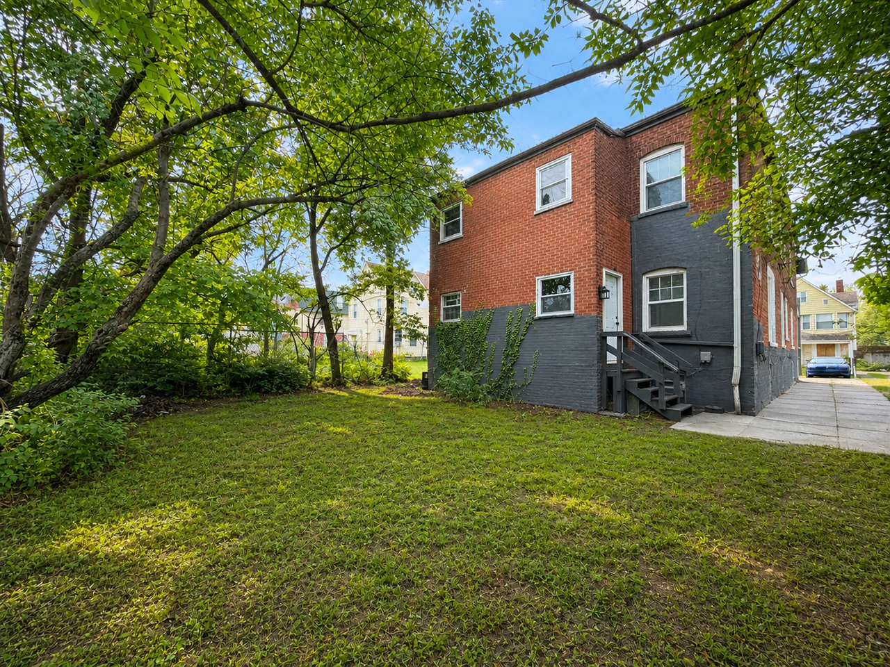 1825 Lakeview Ave - Photo 2 of 41