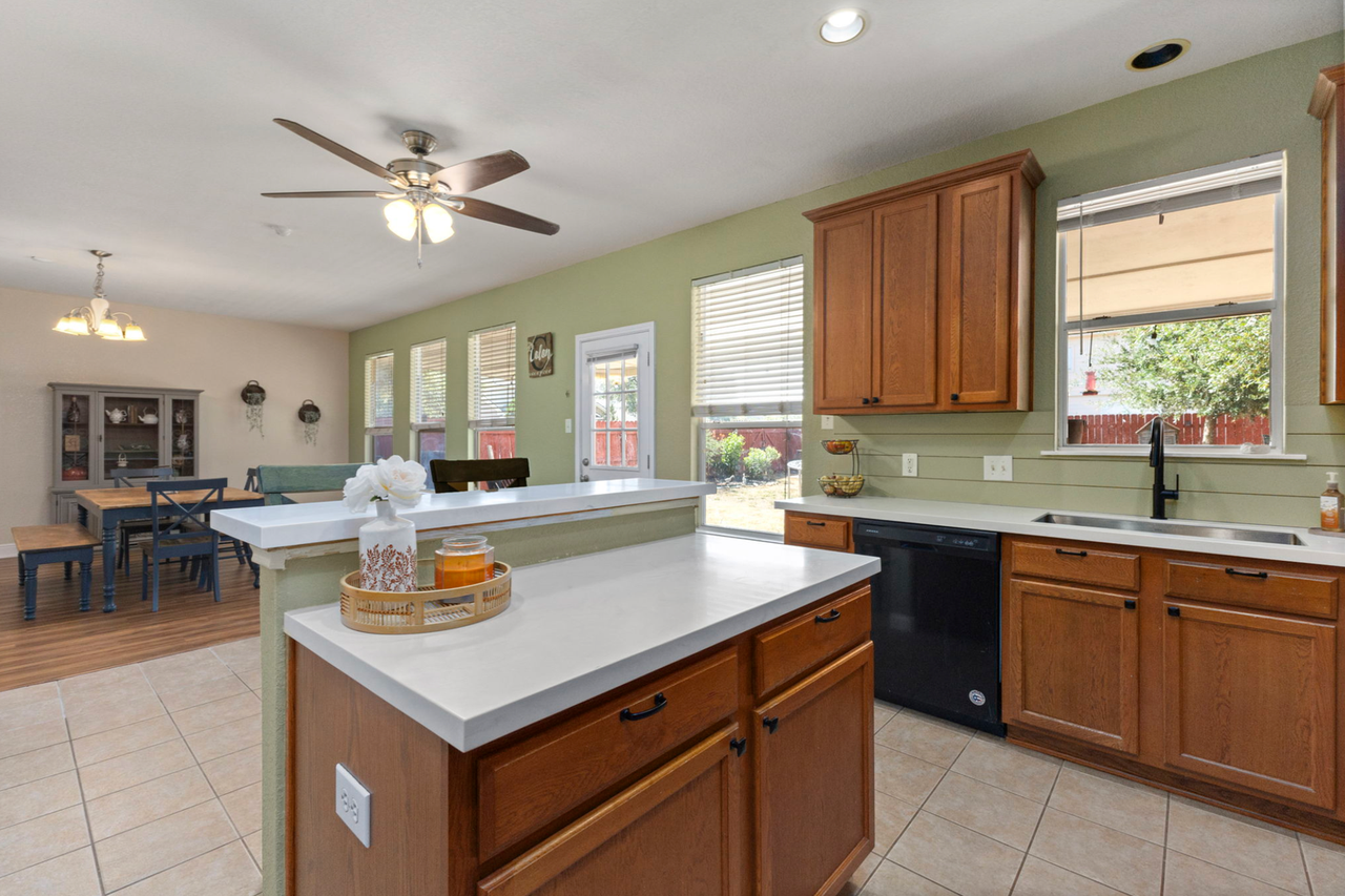 13910 Caprese Hl - Photo 5 of 19