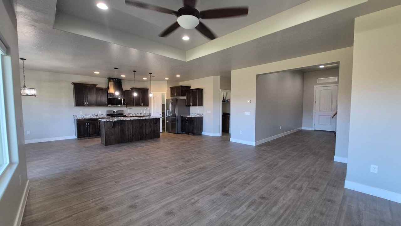 166 W Chesterfield Dr - Photo 2 of 10