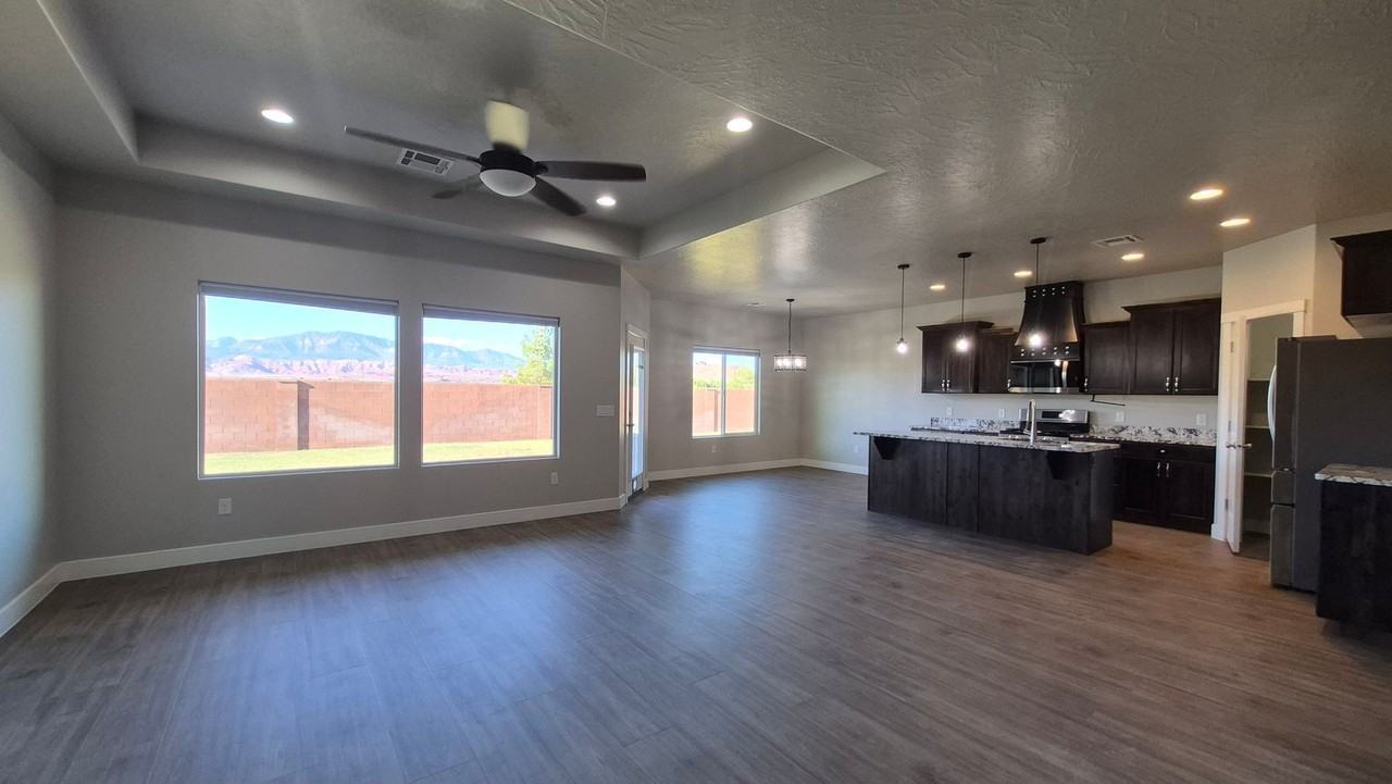 166 W Chesterfield Dr - Photo 3 of 10