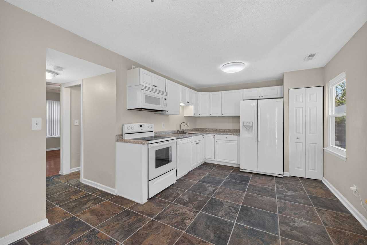 3061 Breslaw Ct - Photo 3 of 23