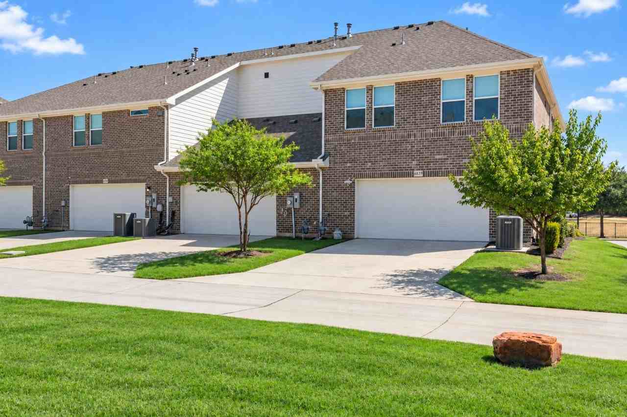 4899 Ellie Ln - Photo 3 of 25