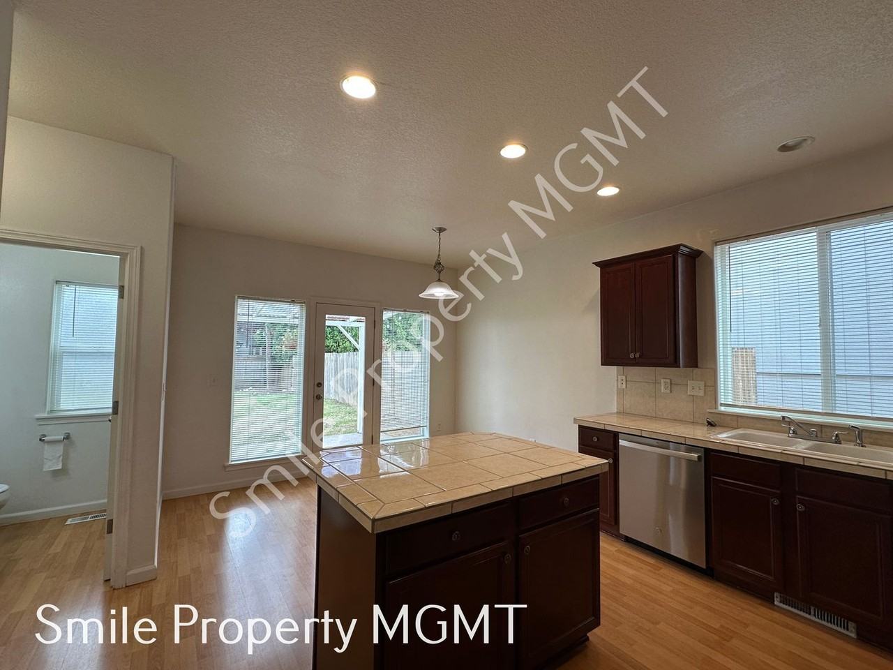 6422 Se 137th Ave - Photo 6 of 23