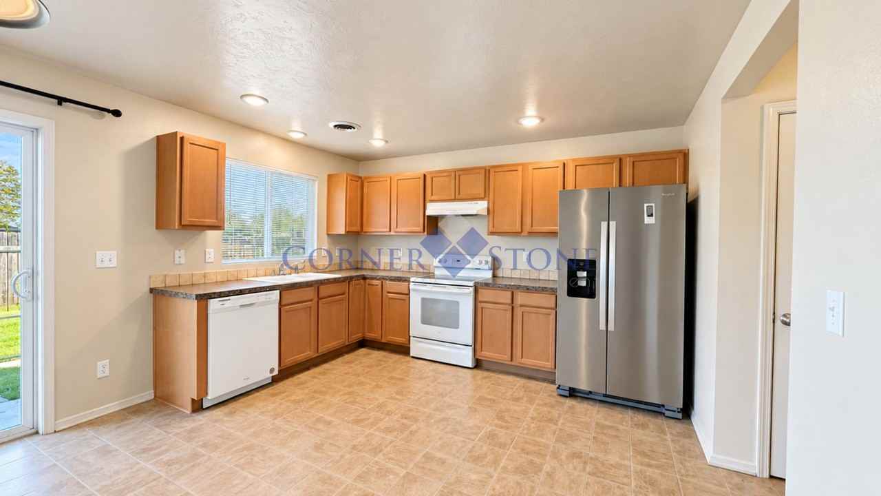 916 E Ontem St - Photo 6 of 26