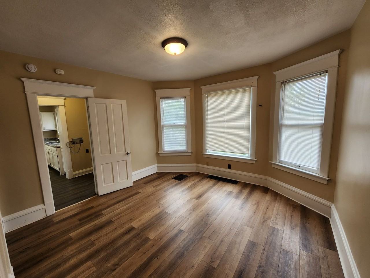 603 Leclaire St - Photo 7 of 24