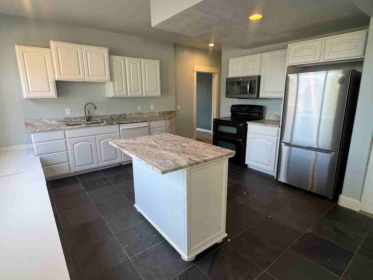 2428 W Silverpoint Way - Photo 2 of 16