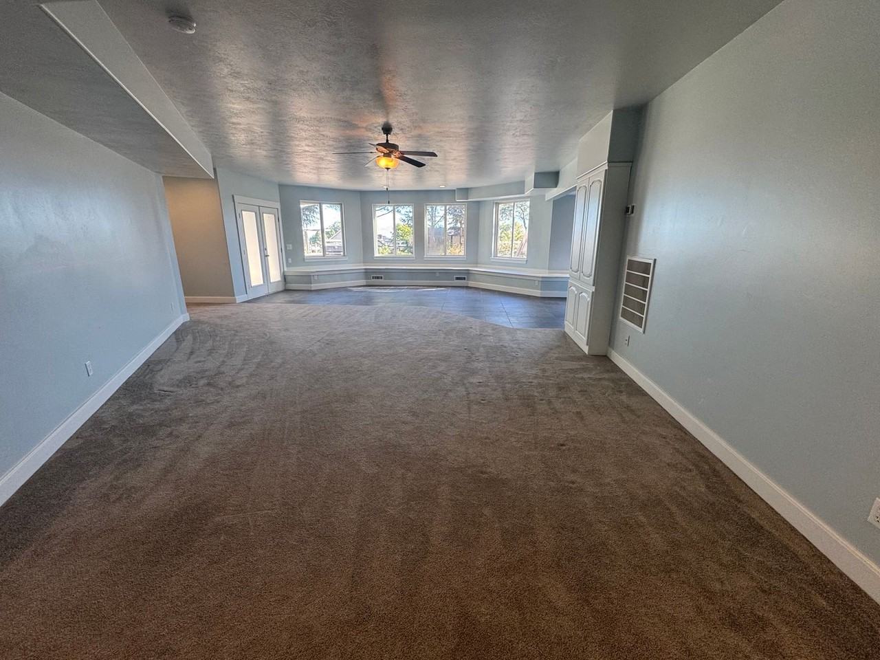 2428 W Silverpoint Way - Photo 4 of 16