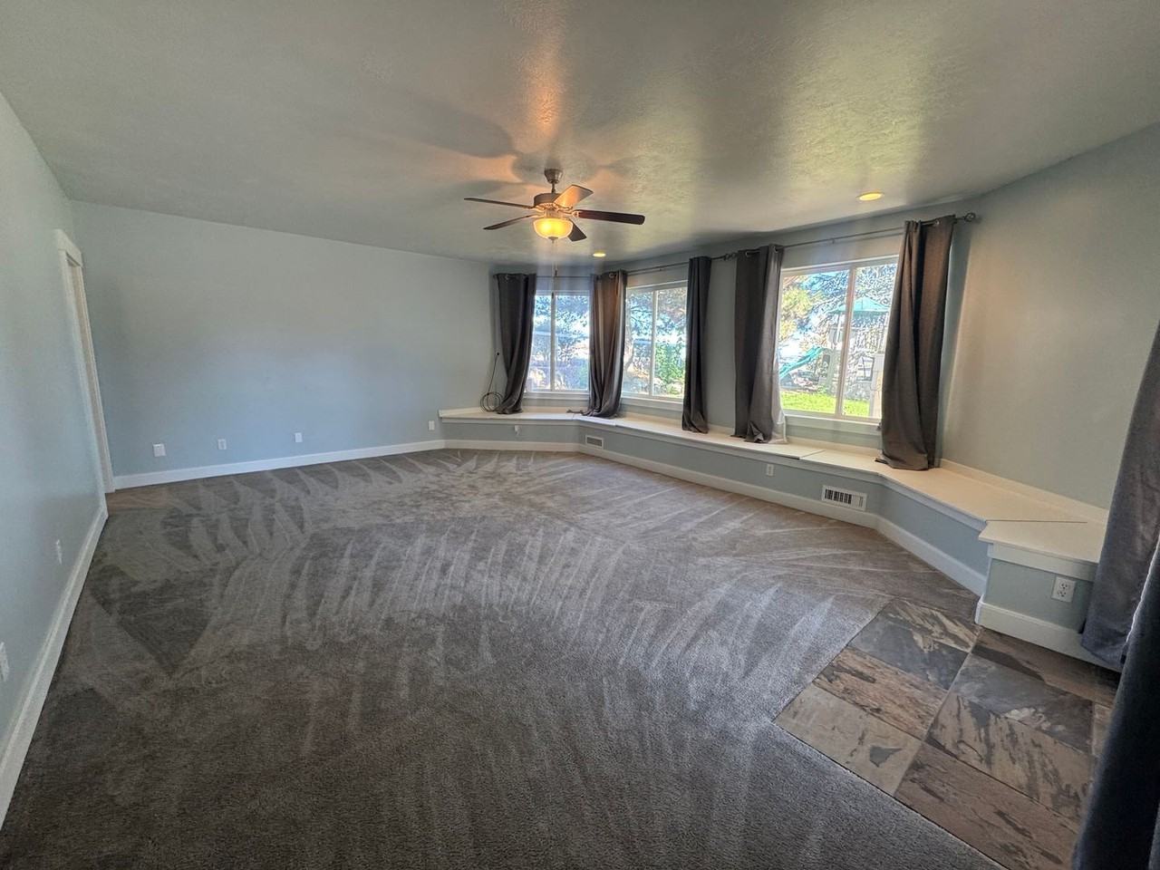 2428 W Silverpoint Way - Photo 6 of 16