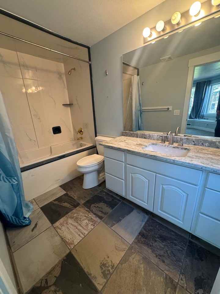 2428 W Silverpoint Way - Photo 7 of 16
