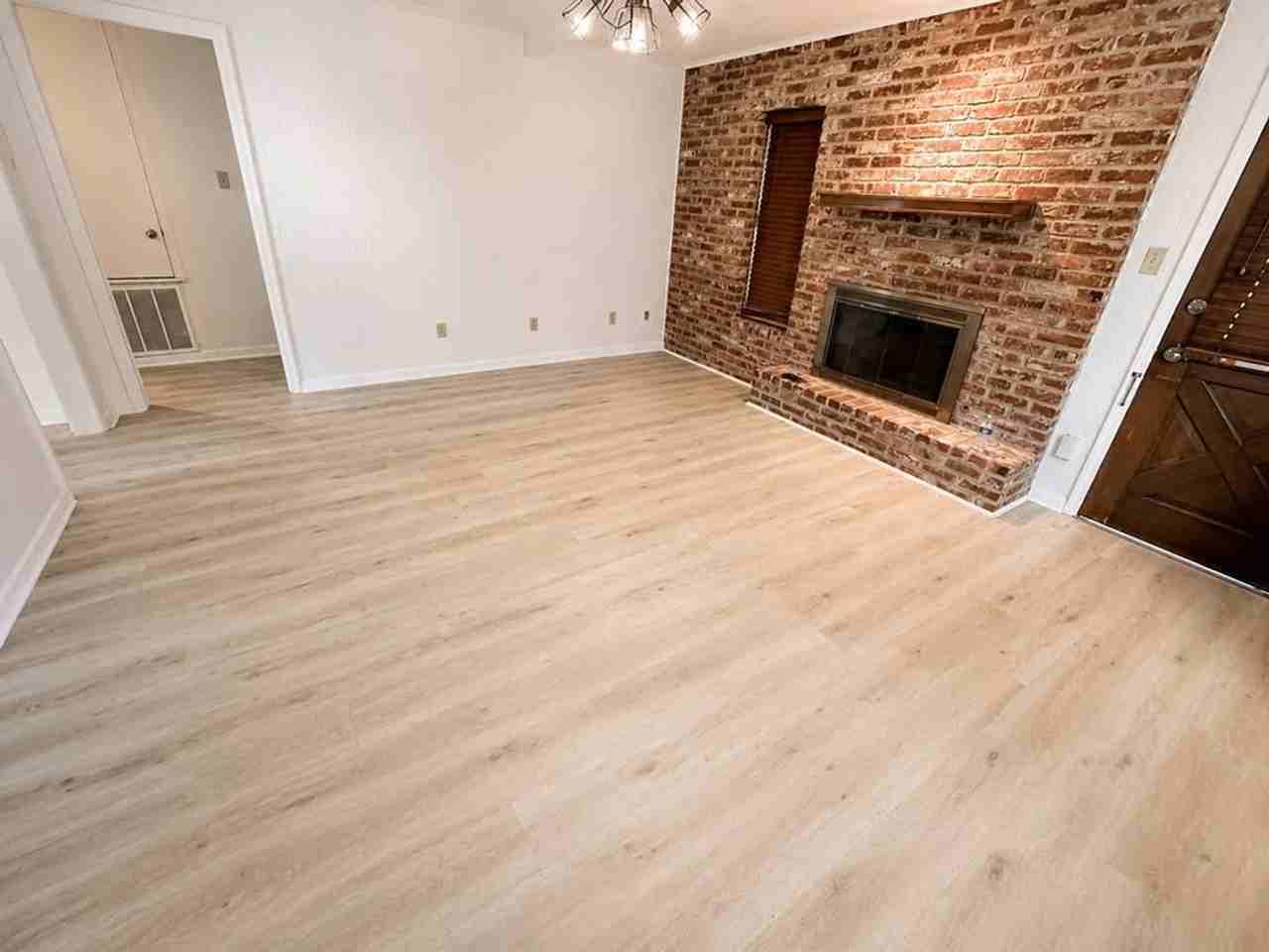 2907 Salem Dr - Photo 2 of 7