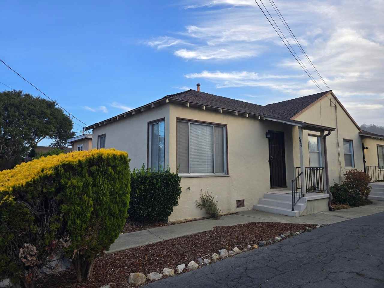 1664 San Benito St - Photo 2 of 9