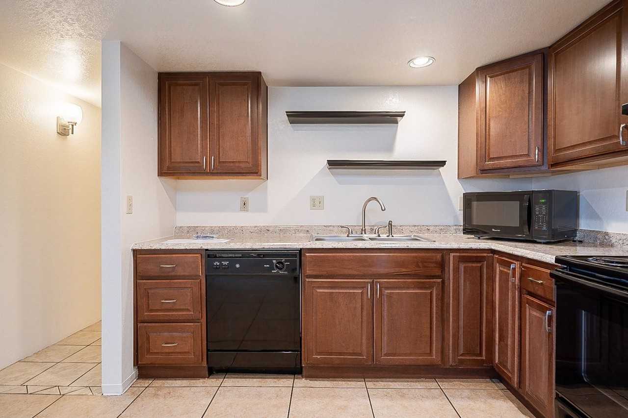 1202 E. Lee St. - Photo 7 of 50