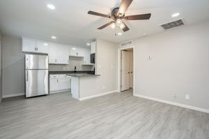 featured image of 1223 E Elm St