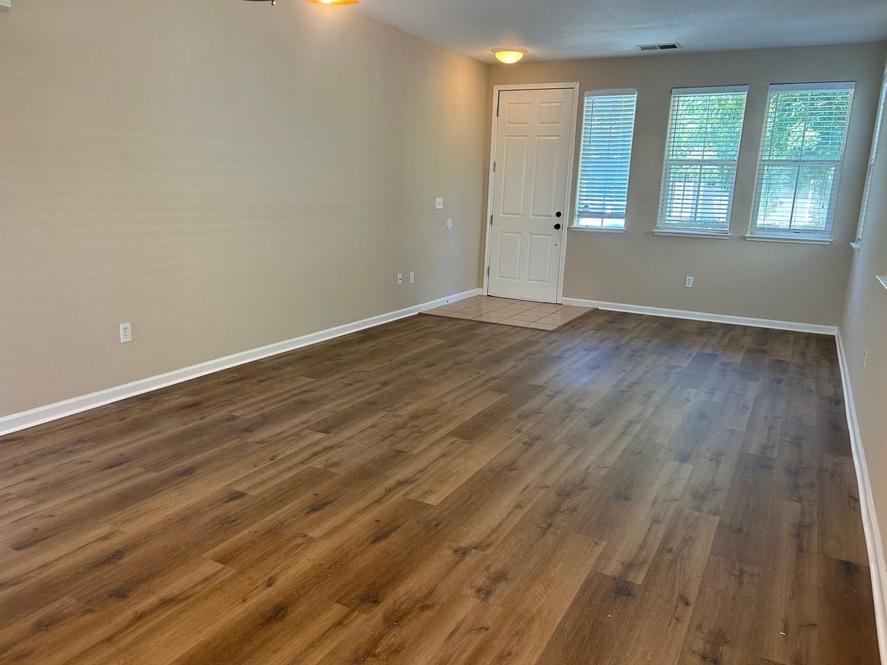 140 Trent Pl - Photo 3 of 20