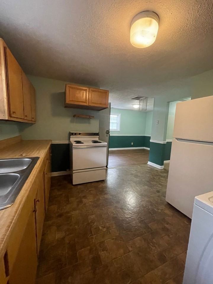 162 Tibbetts St - Photo 6 of 15