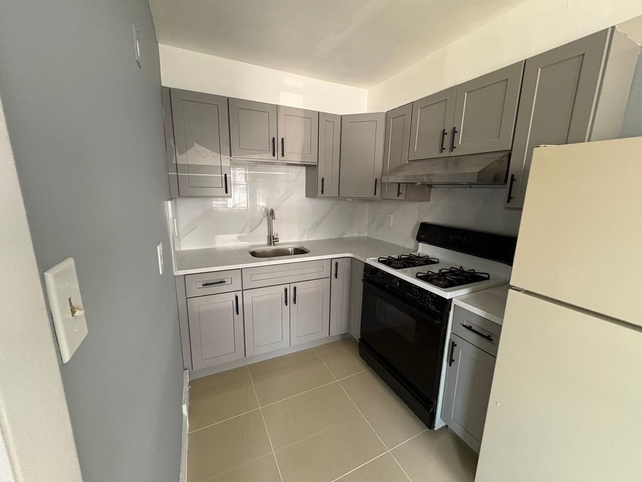 7010 Kindred St - Photo 5 of 16