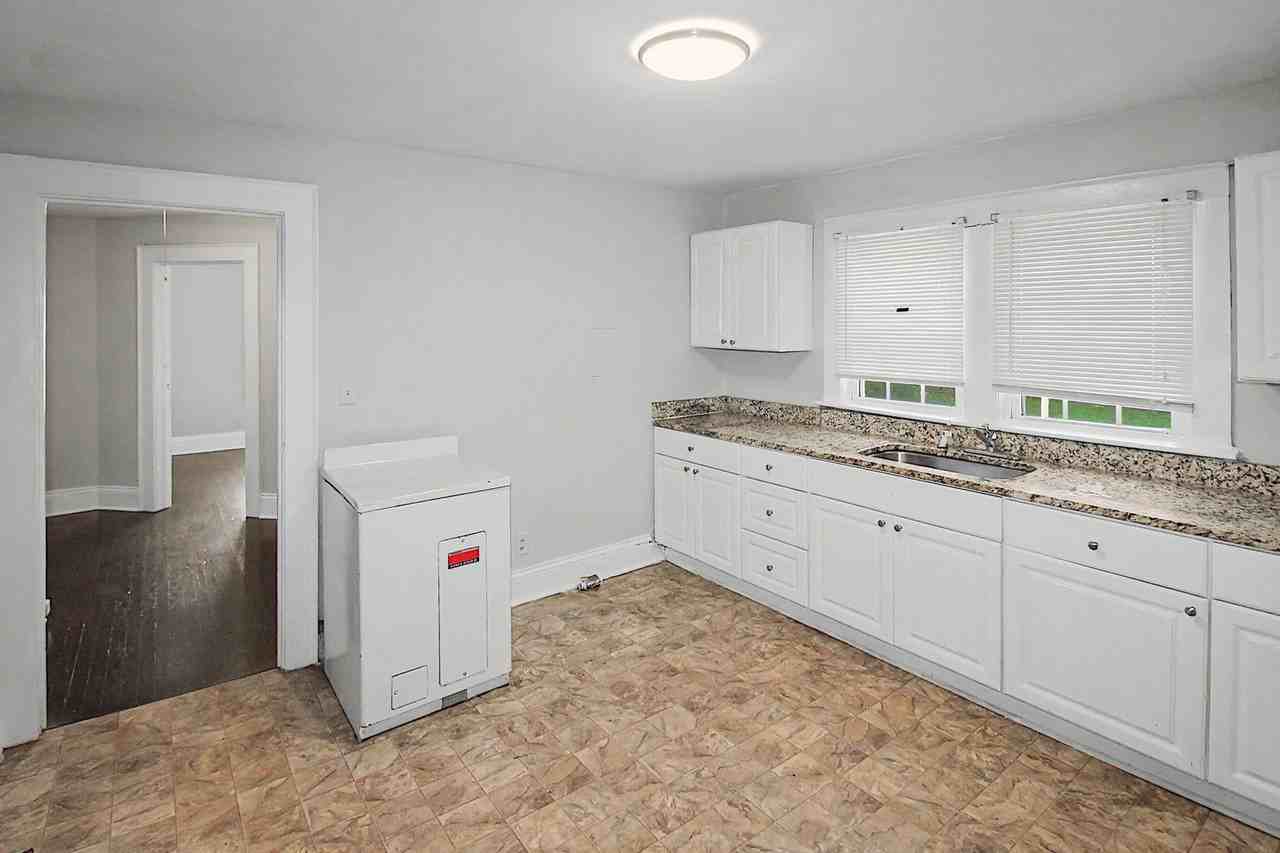 4521 Hovis Rd - Photo 6 of 19