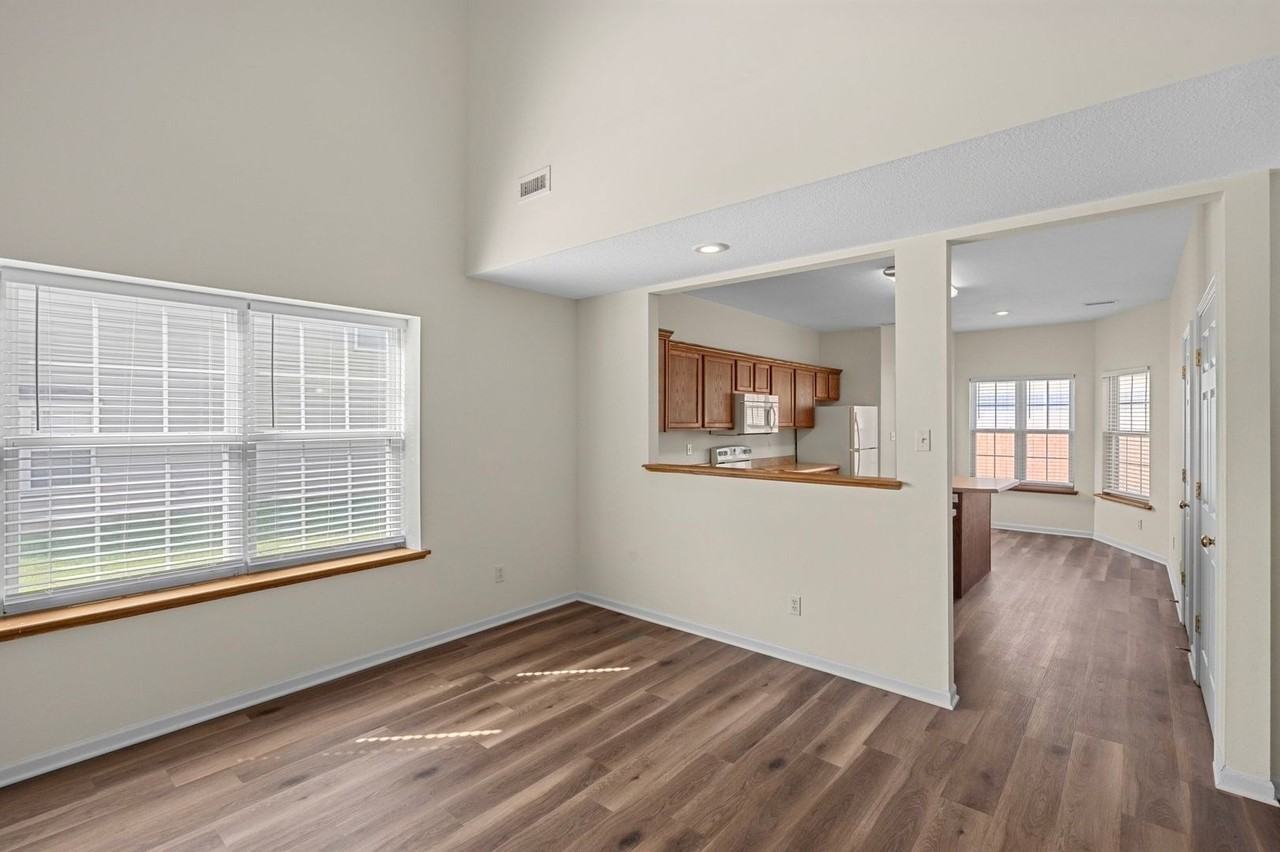 3252 Wind River Cir - Photo 5 of 33