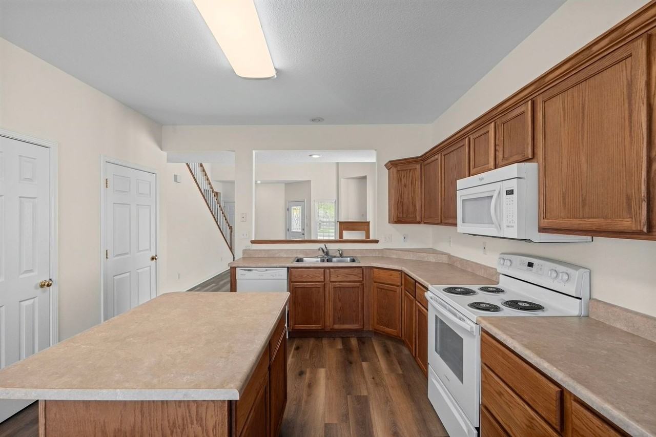 3252 Wind River Cir - Photo 7 of 33