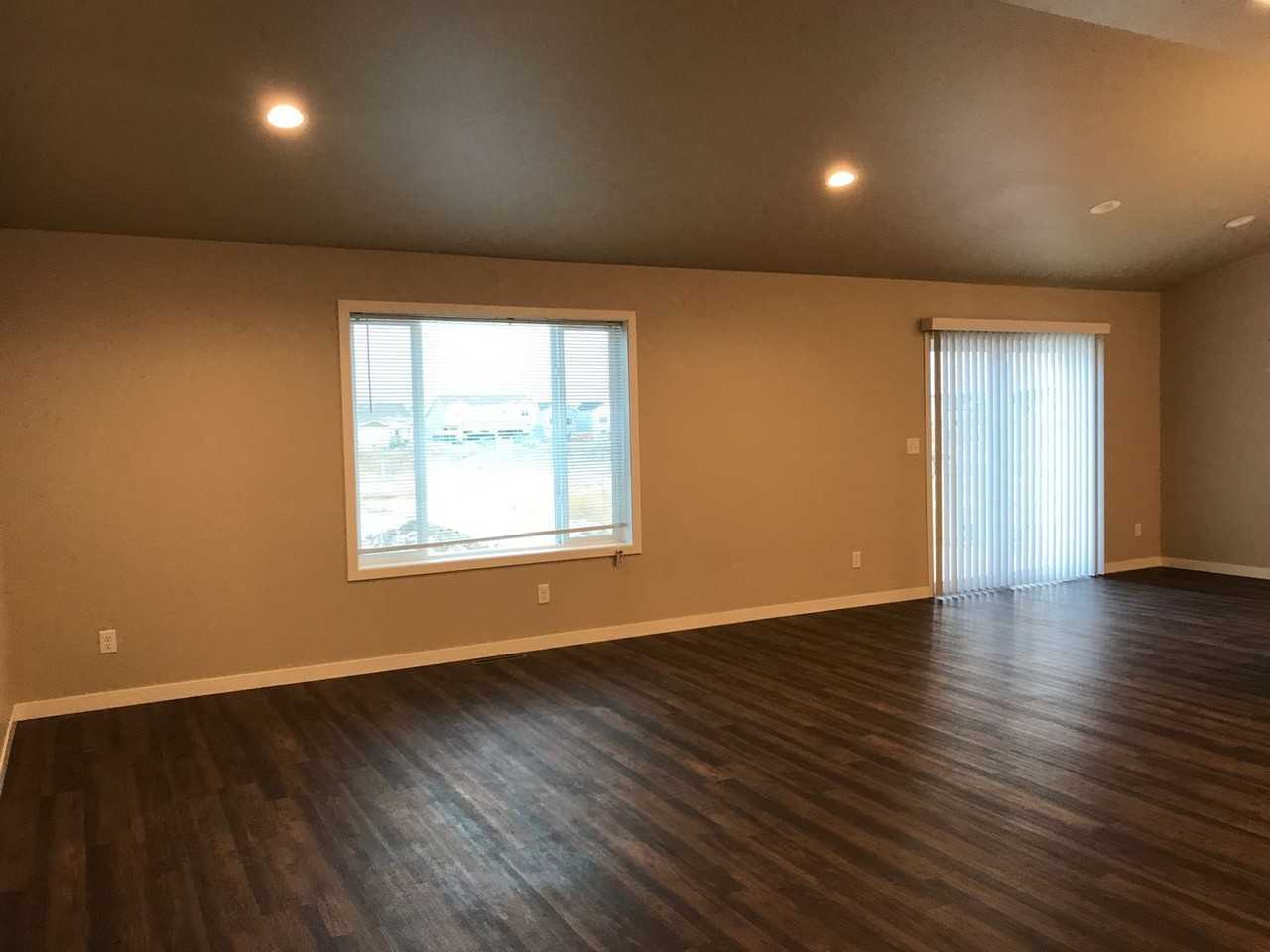 2723 11th St W - Photo 2 of 15