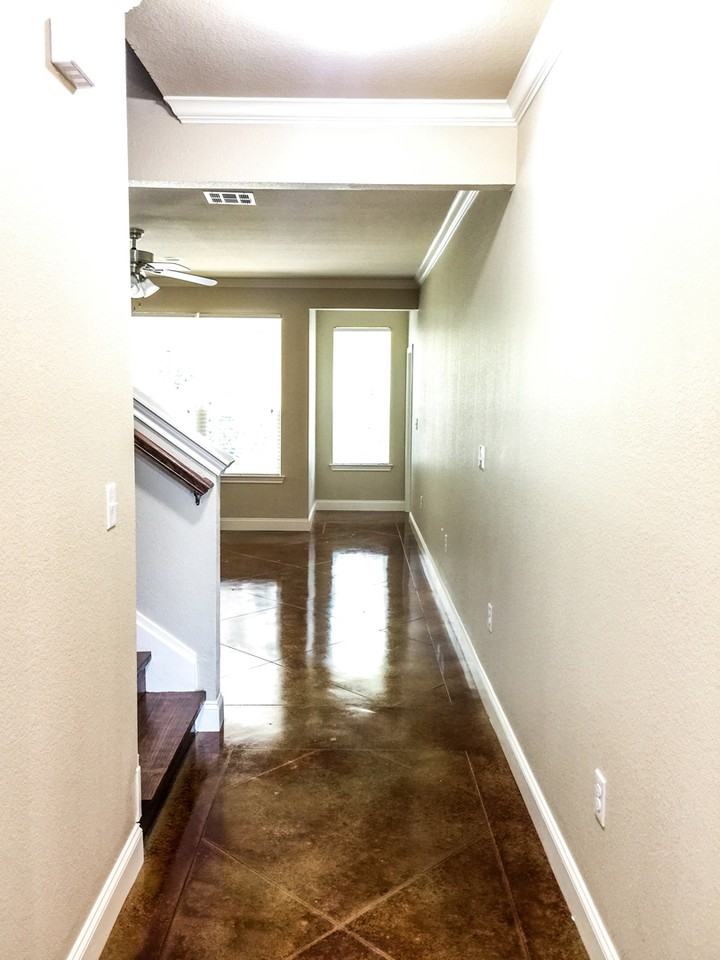 2933 Savannah Ct - Photo 2 of 11