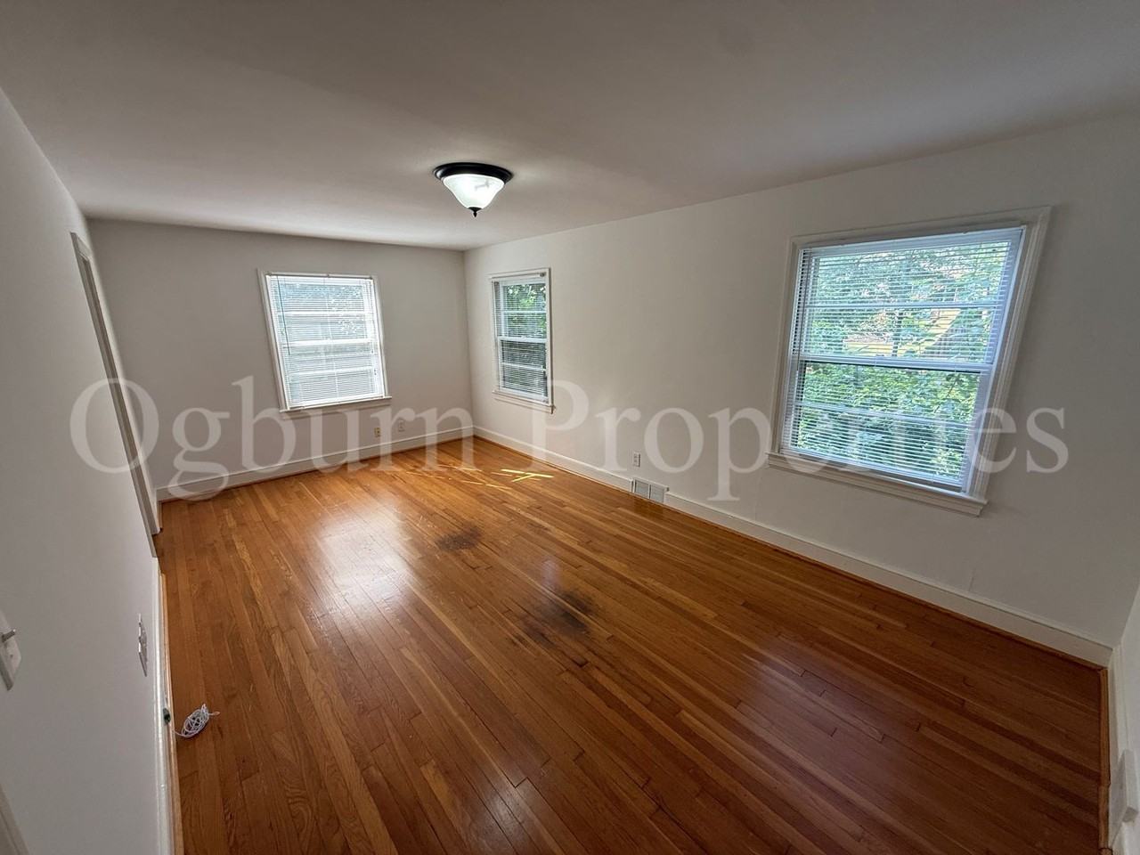 2403 Lyndhurst Ave - Photo 4 of 12