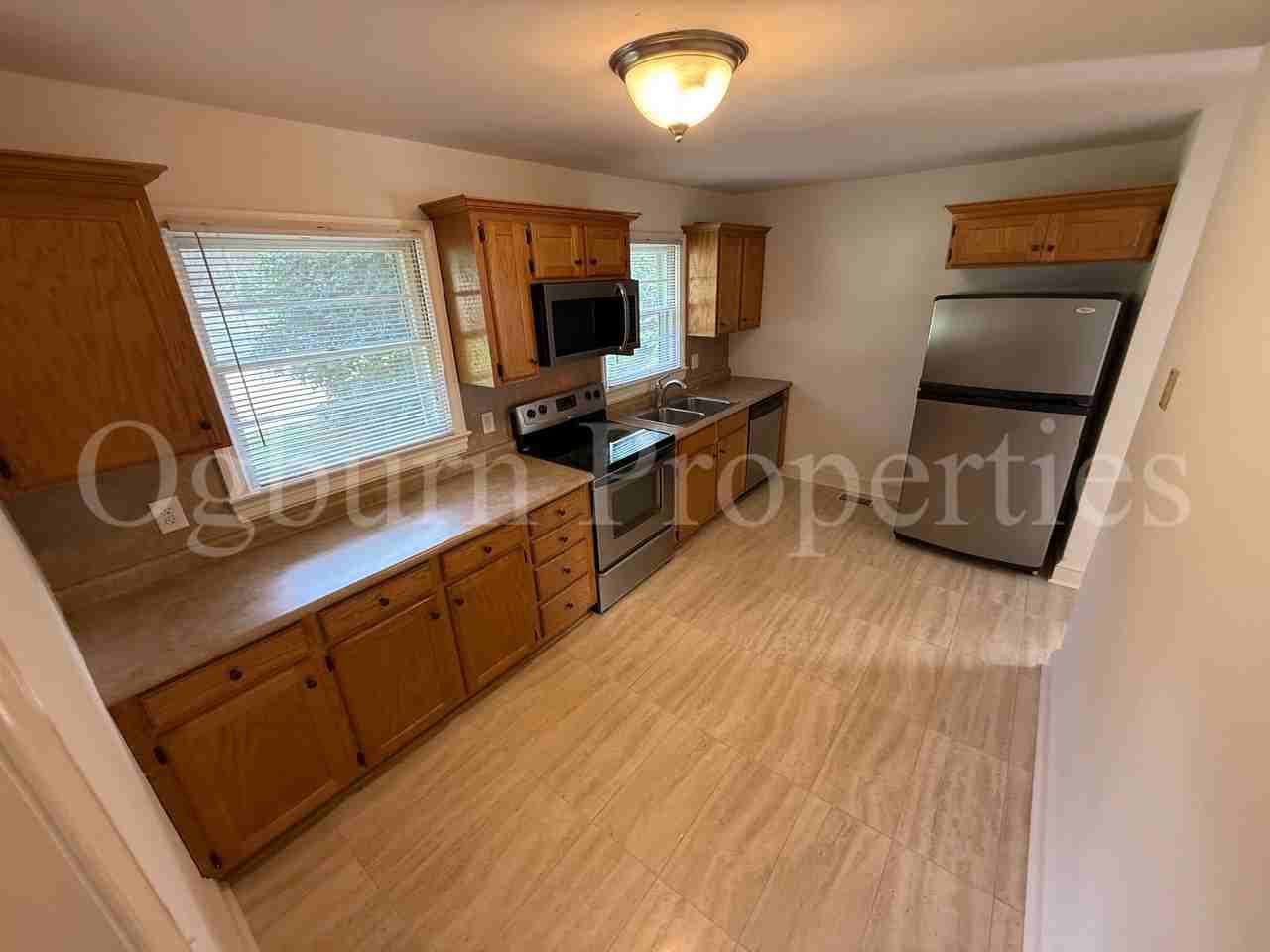 2403 Lyndhurst Ave - Photo 5 of 12