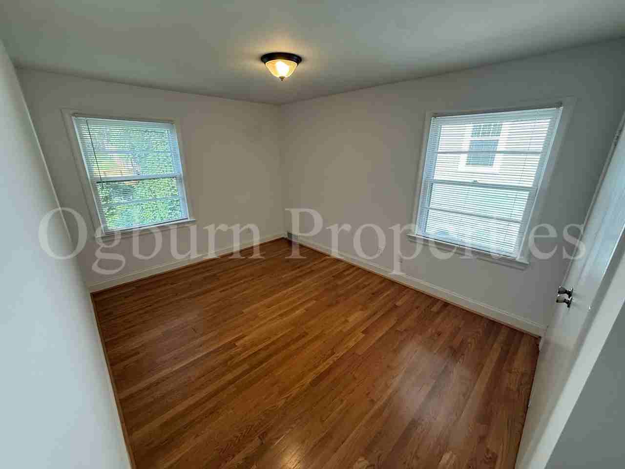 2403 Lyndhurst Ave - Photo 6 of 12